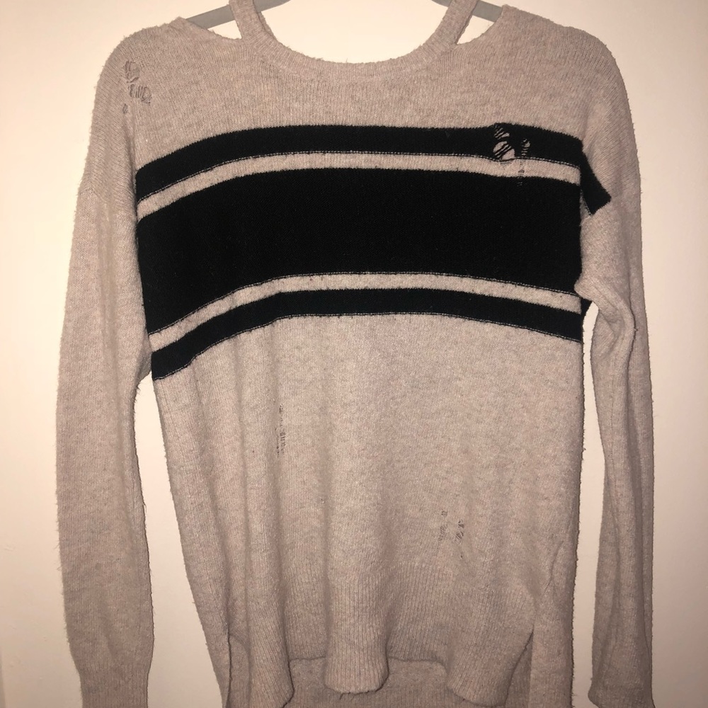 American Eagle Super soft DISTRESSED sweater
